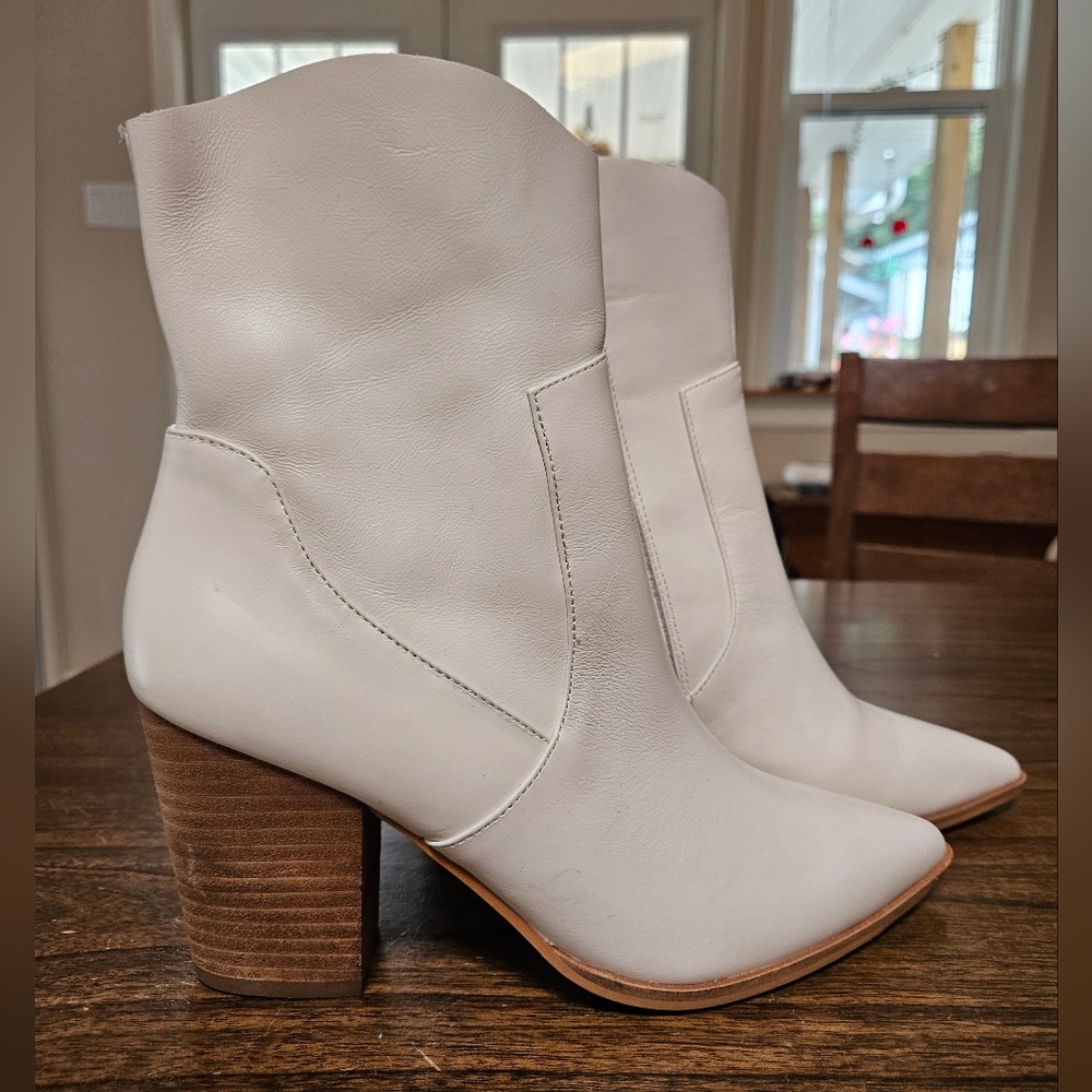 Steve Madden Janetta White Booties - Size 8.5 - Picture 2 of 4